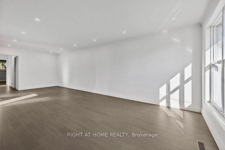 703 Sunnypoint Drive Unit Main photo 11