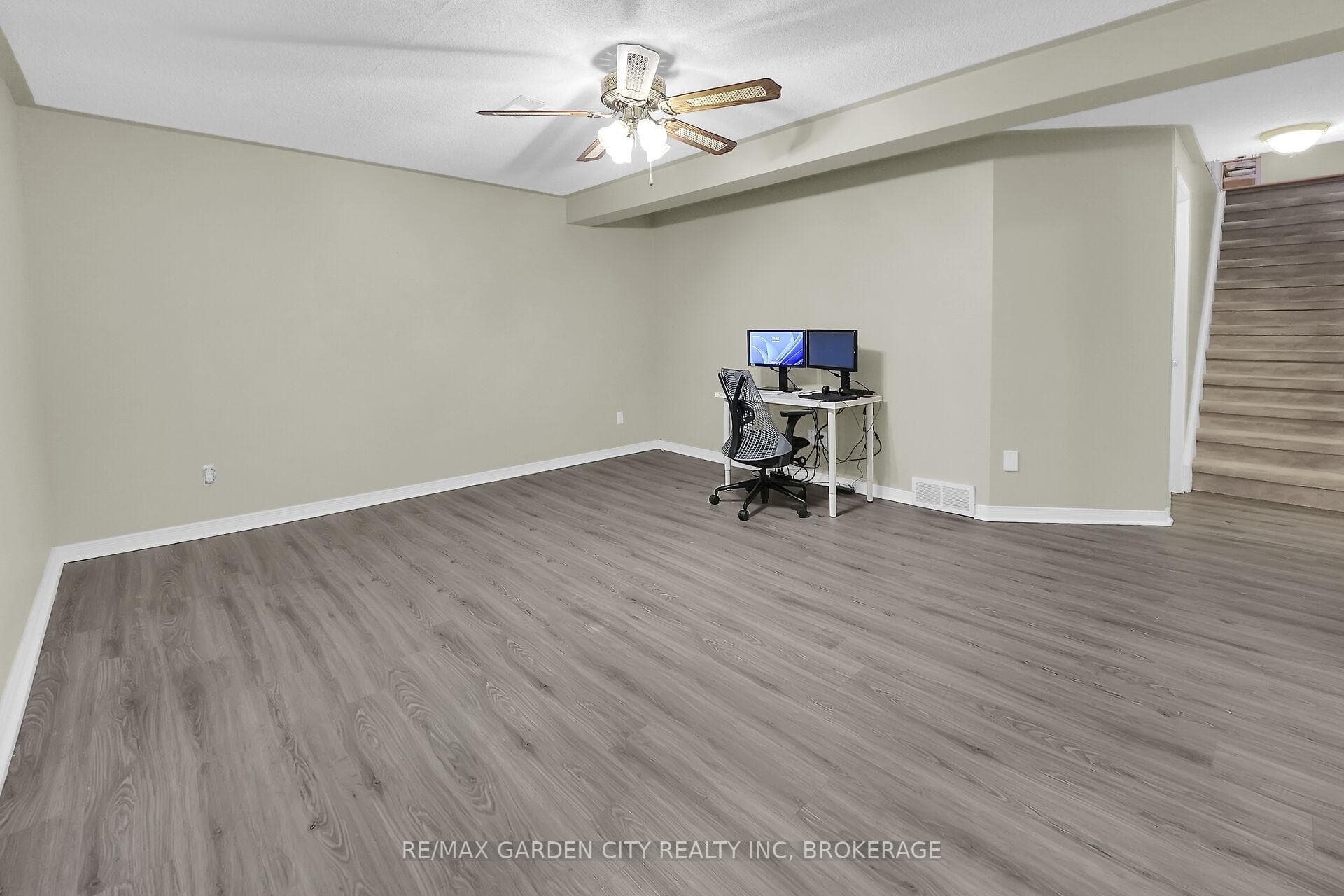 176 Beckett Crescent photo 25
