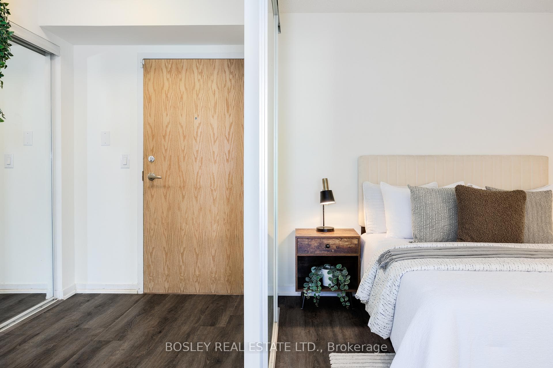 38 Joe Shuster Way Unit 604 photo 13