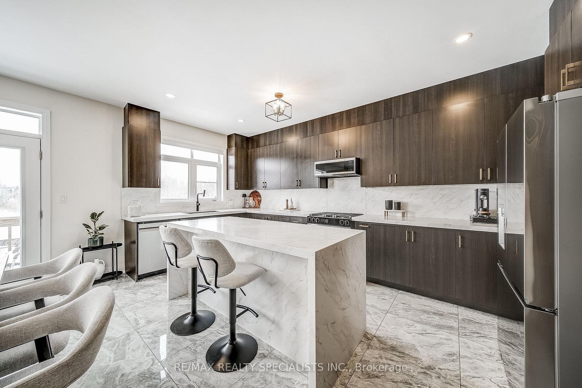 146 Jonkman Boulevard photo 22