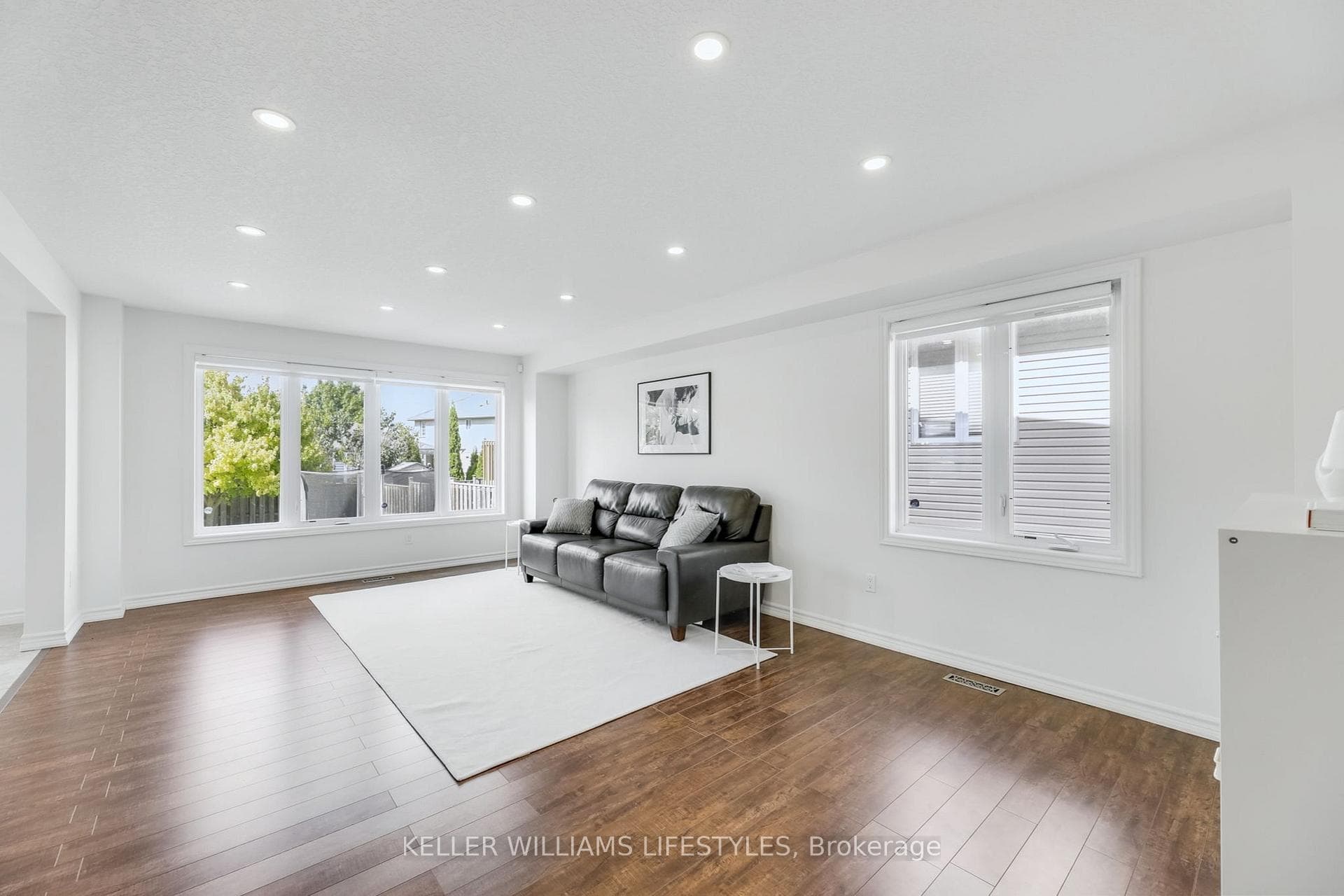 940 GRENFELL Drive photo 5