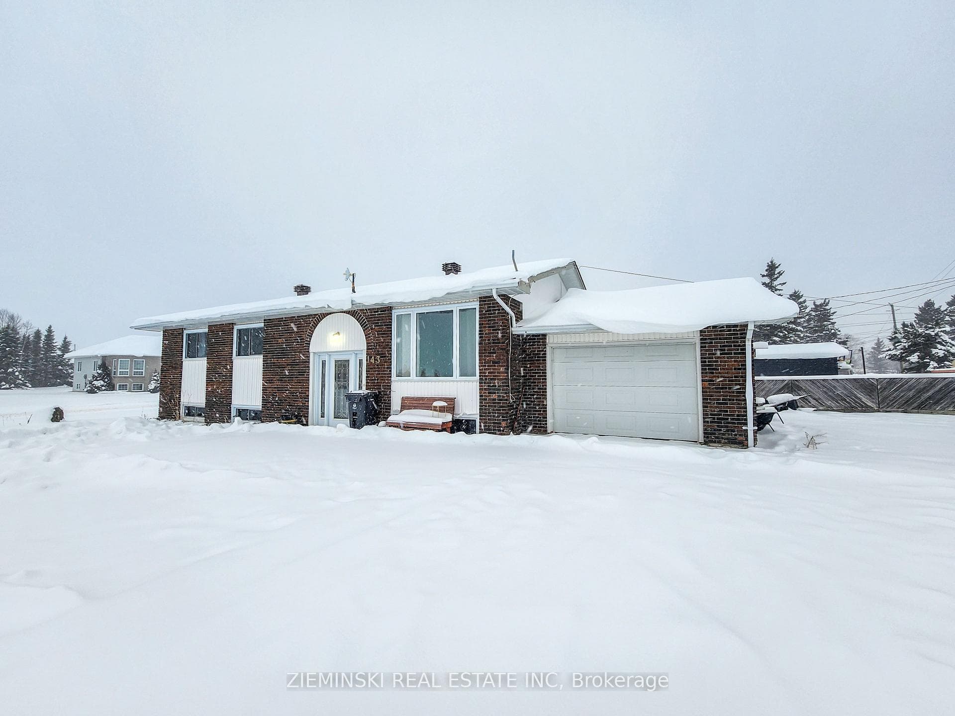 143 Tamarack Street photo 34