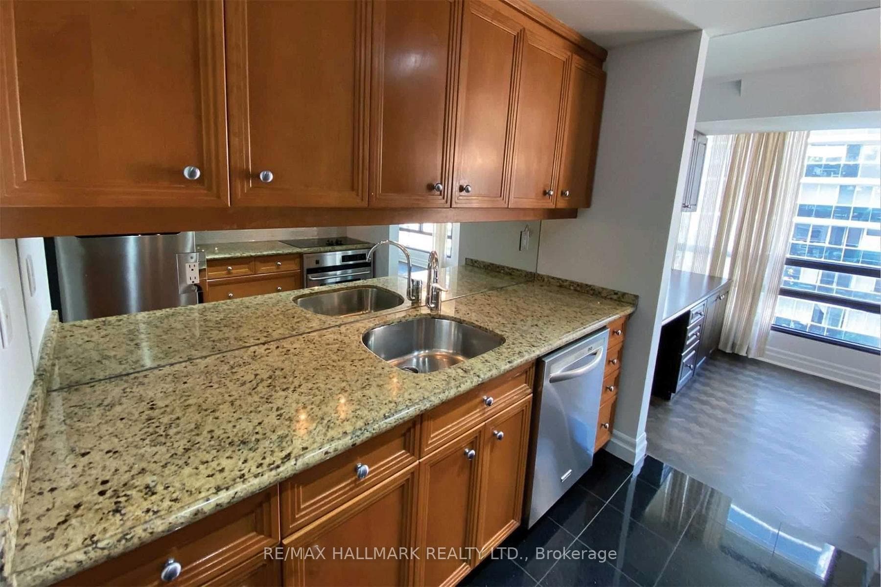447 Walmer Road Unit Ph10 photo 6