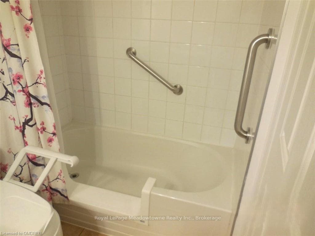 Step In Tub in Primary
Ensuite