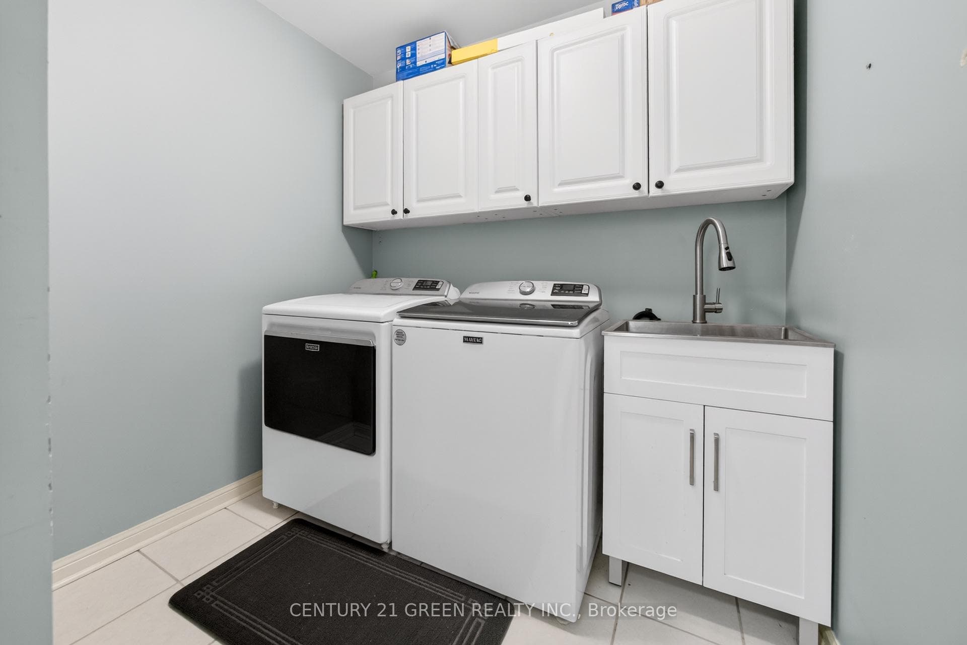 1666 Allan Crescent photo 23