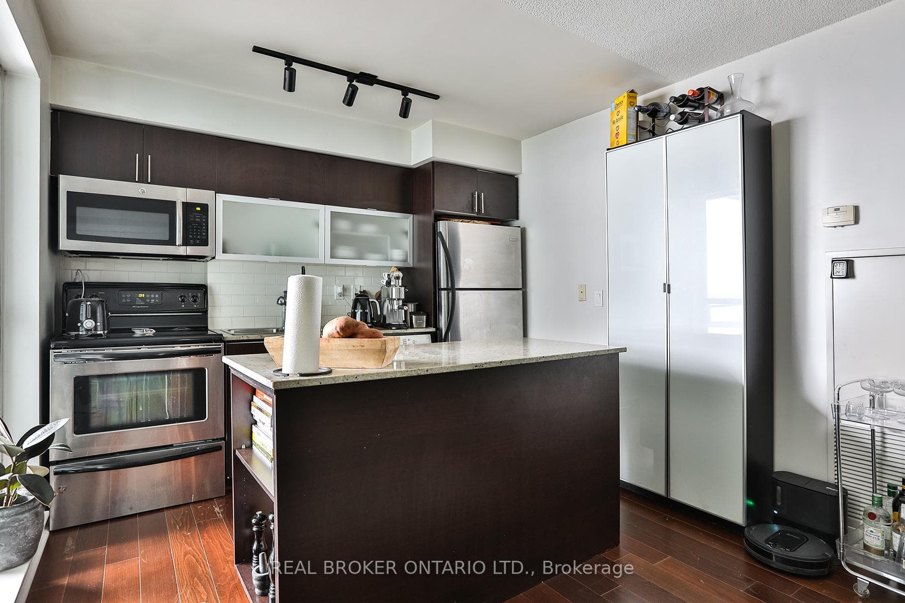 80 Western Battery Road Unit 1402 photo 5