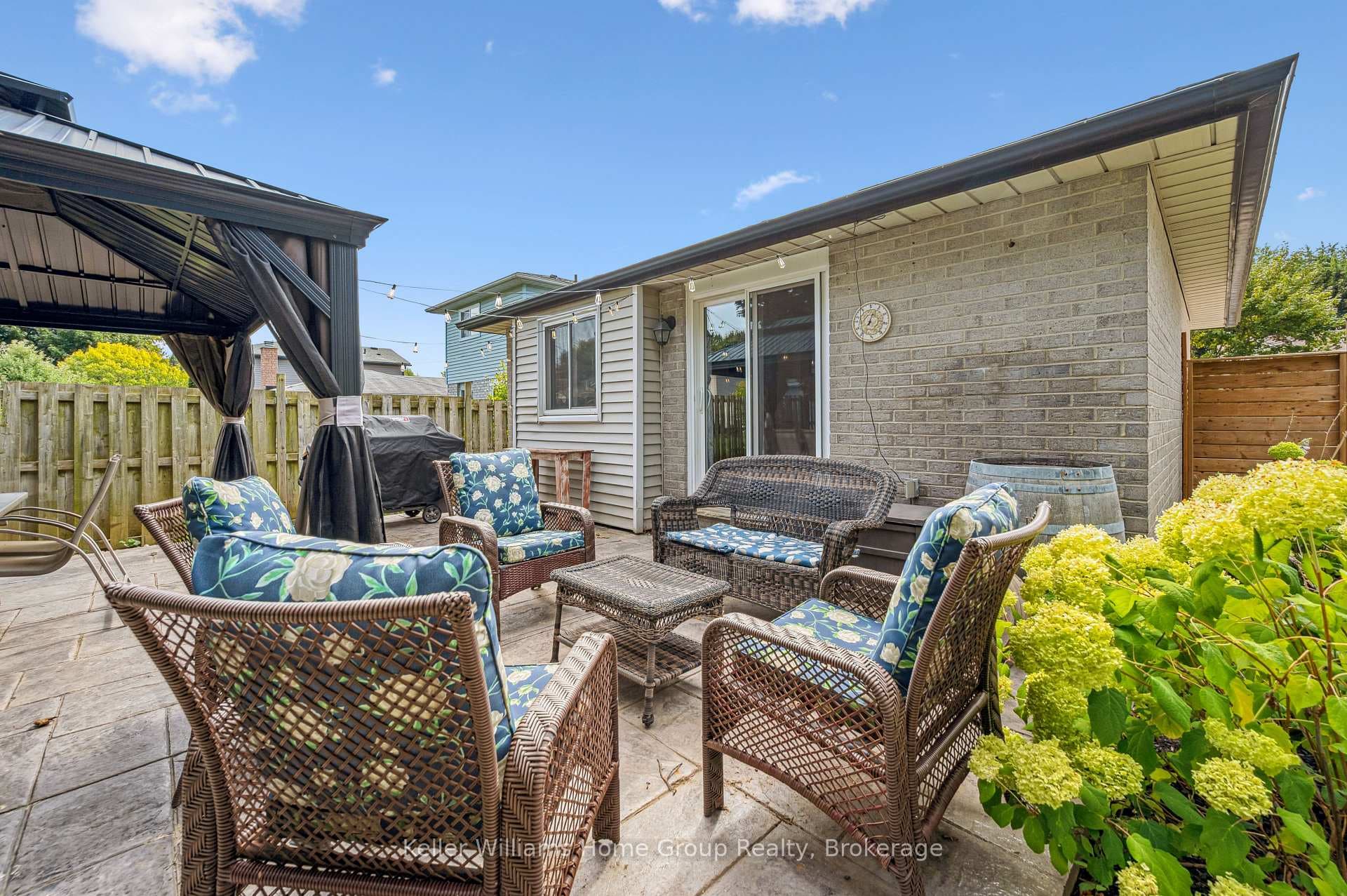 658 Holman Crescent photo 34