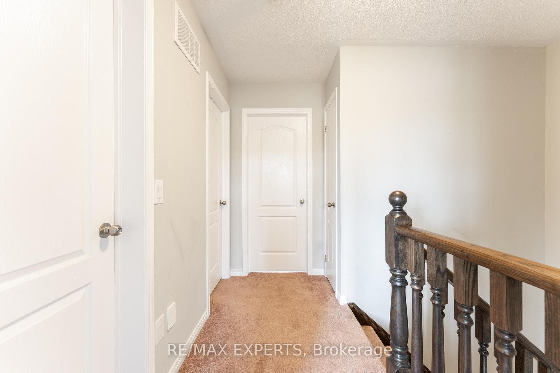 404 Dougall Avenue photo 13