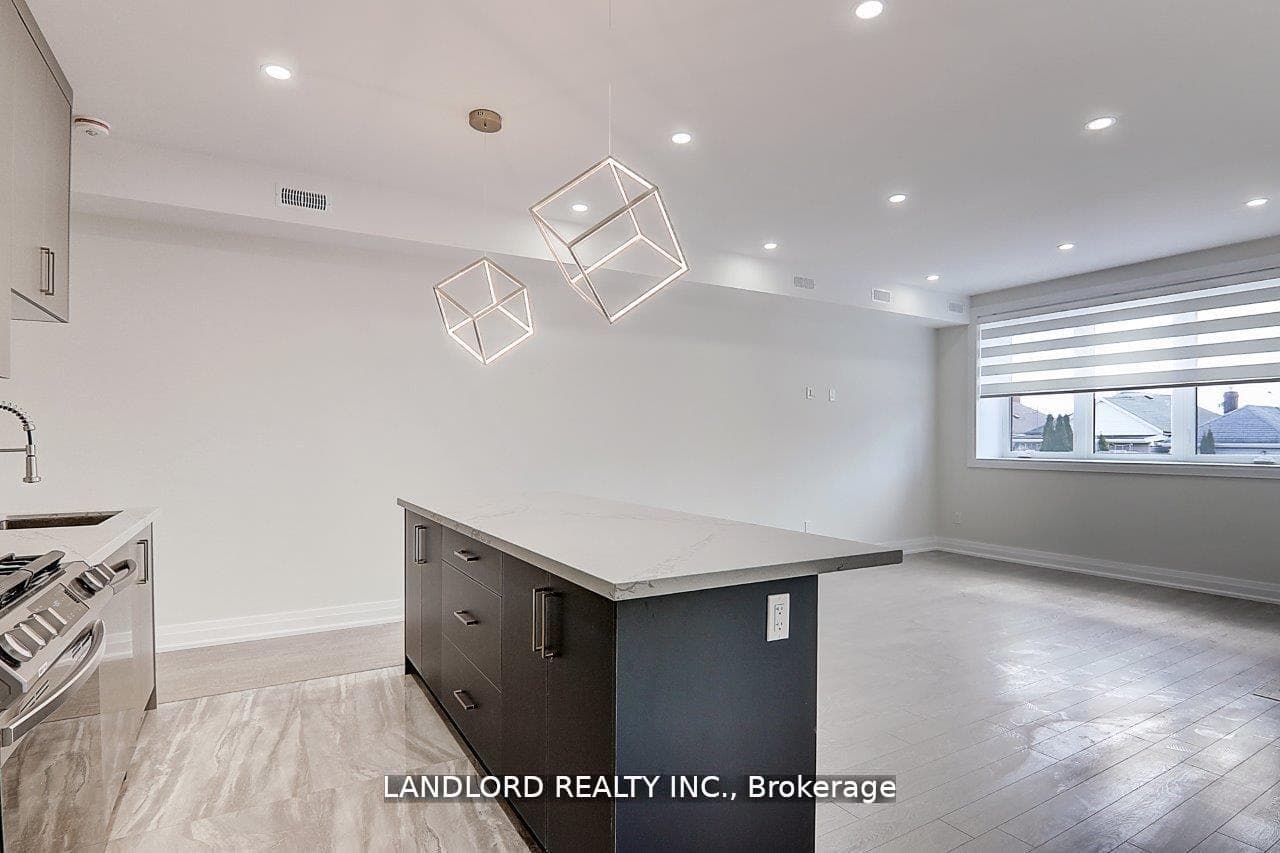 82 Livingstone Avenue Unit Main Fl photo 12