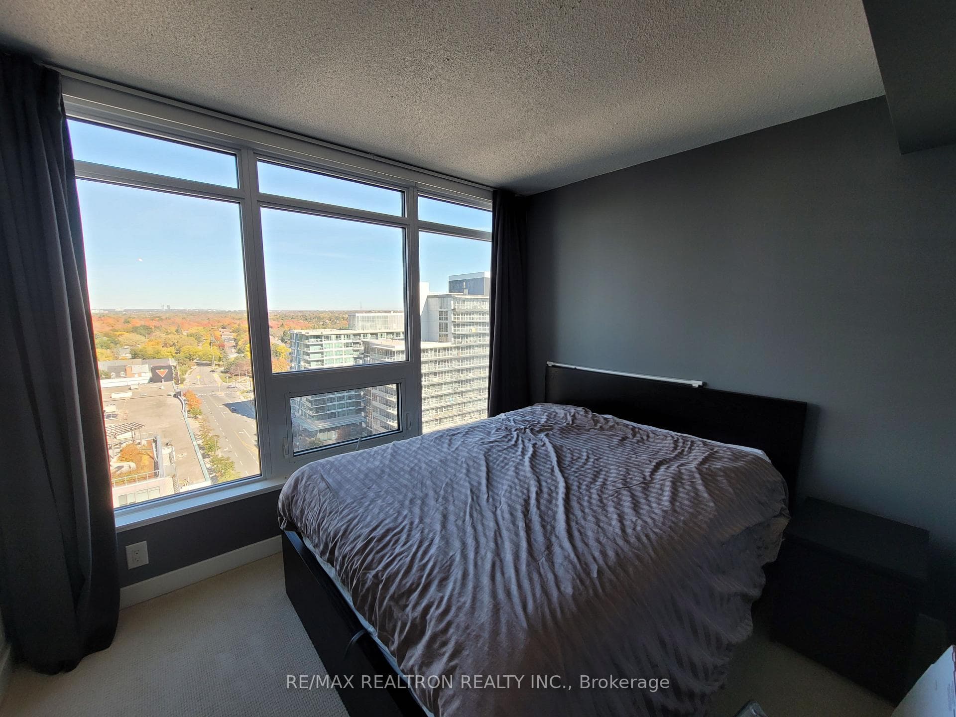 121 Mcmahon Drive Unit 1801 photo 11