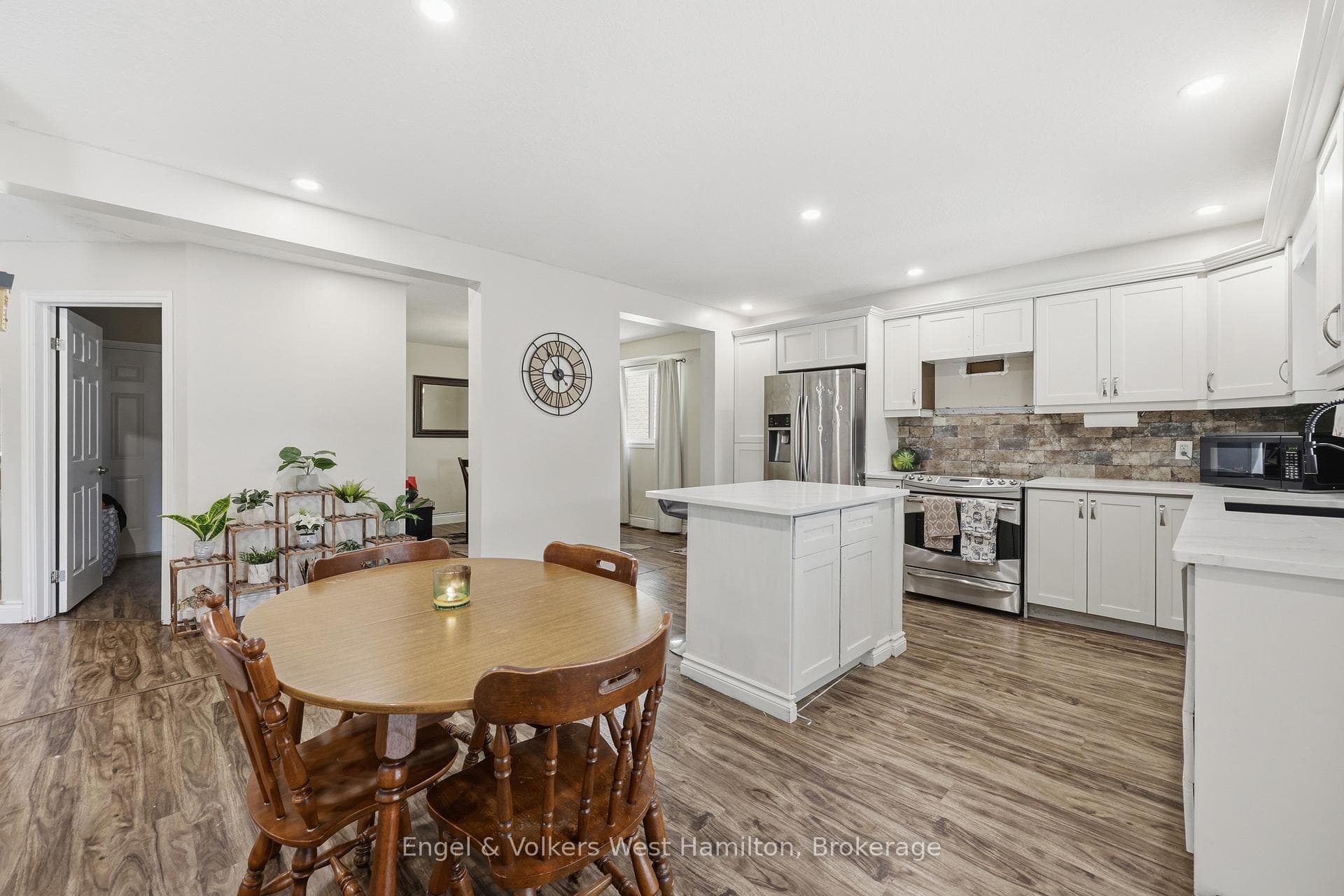 83 Davinci Boulevard photo 14