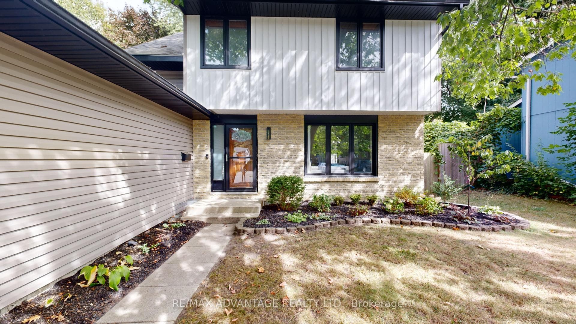 1580 Aldersbrook Road photo 2