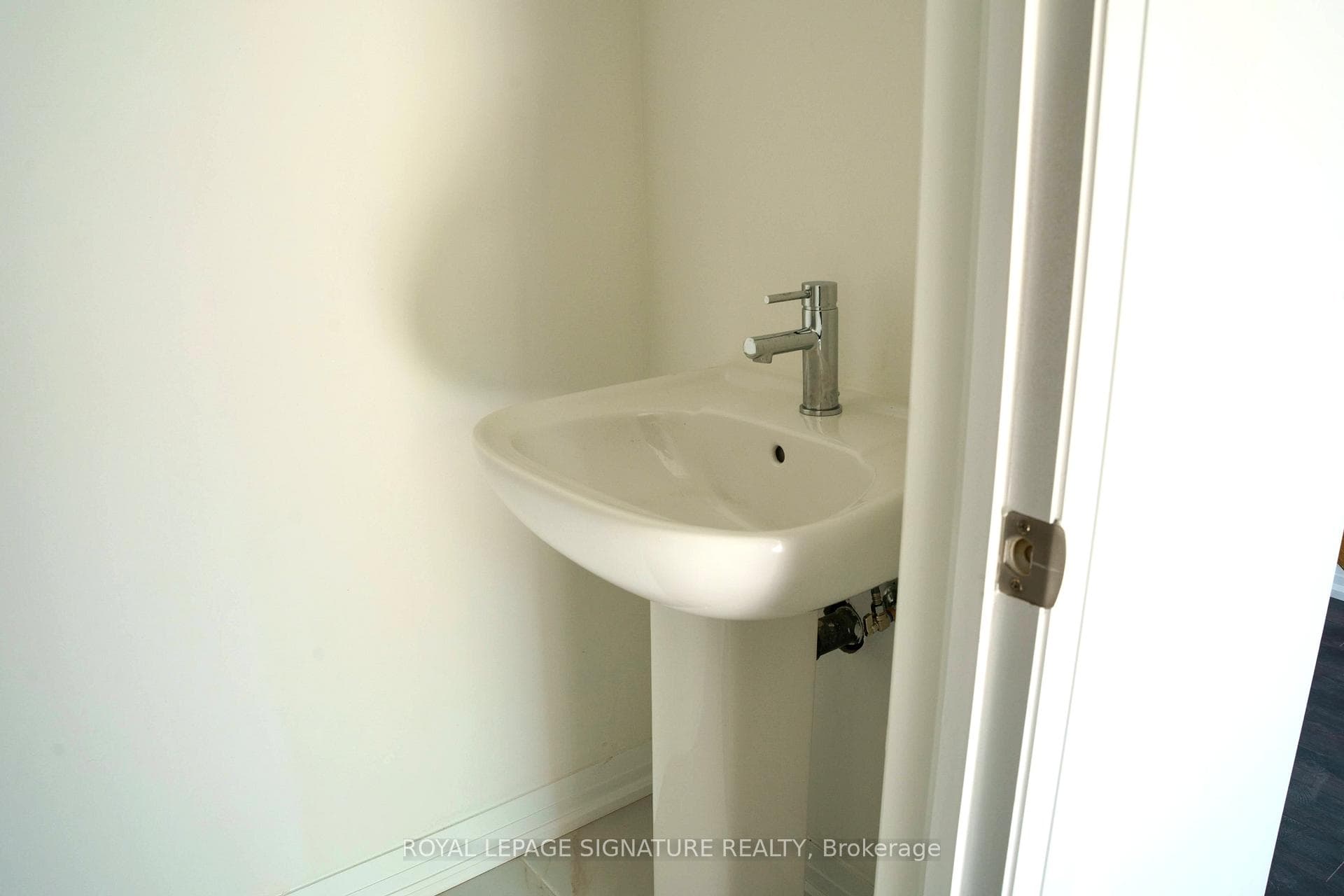 150 Glendale Avenue Unit 44 photo 6