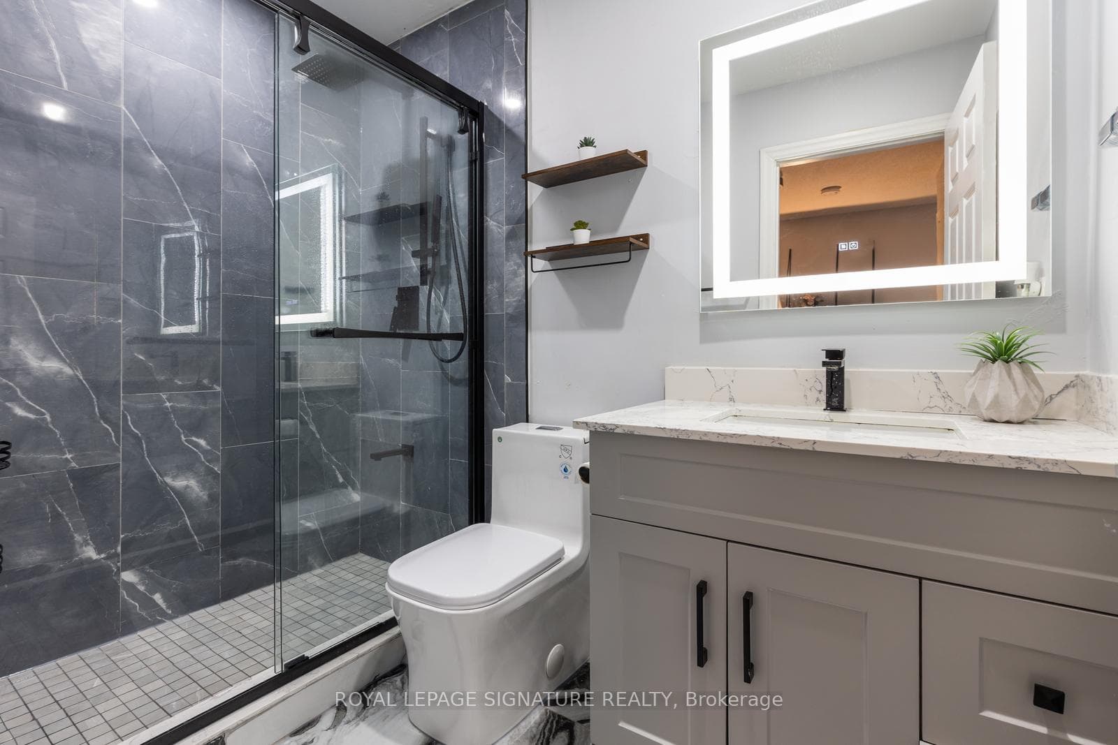 98 Falconer Drive Unit 3 photo 21