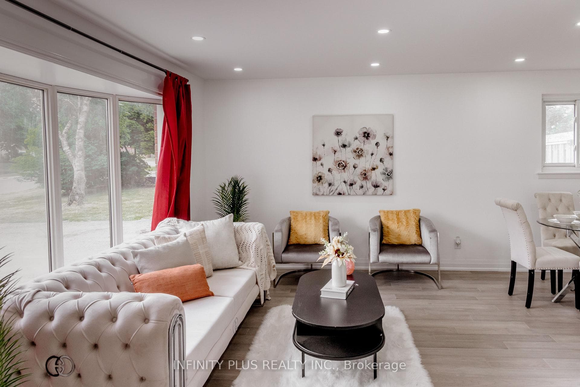 31 Autumn Boulevard photo 5