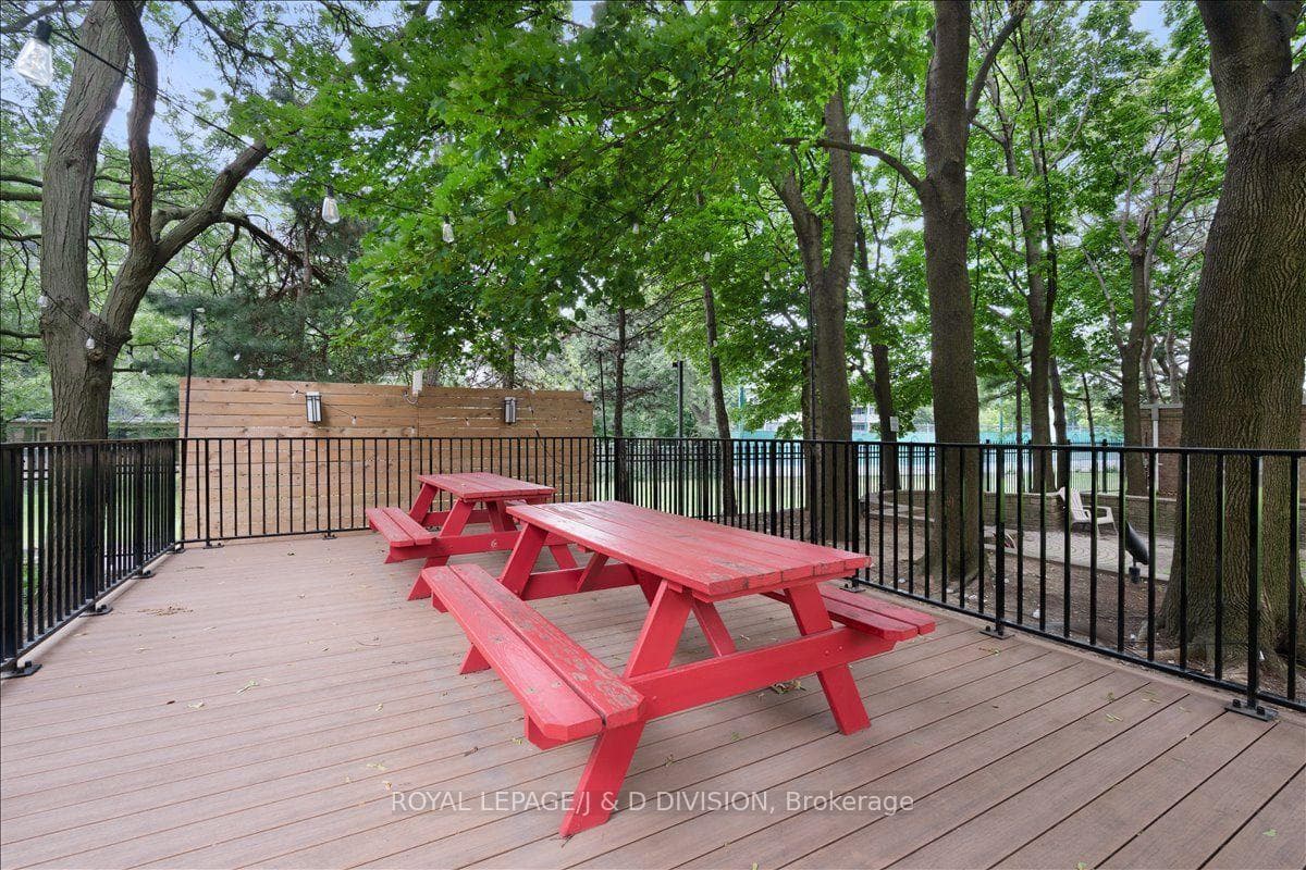 21 Overlea Boulevard Unit 1306 photo 33