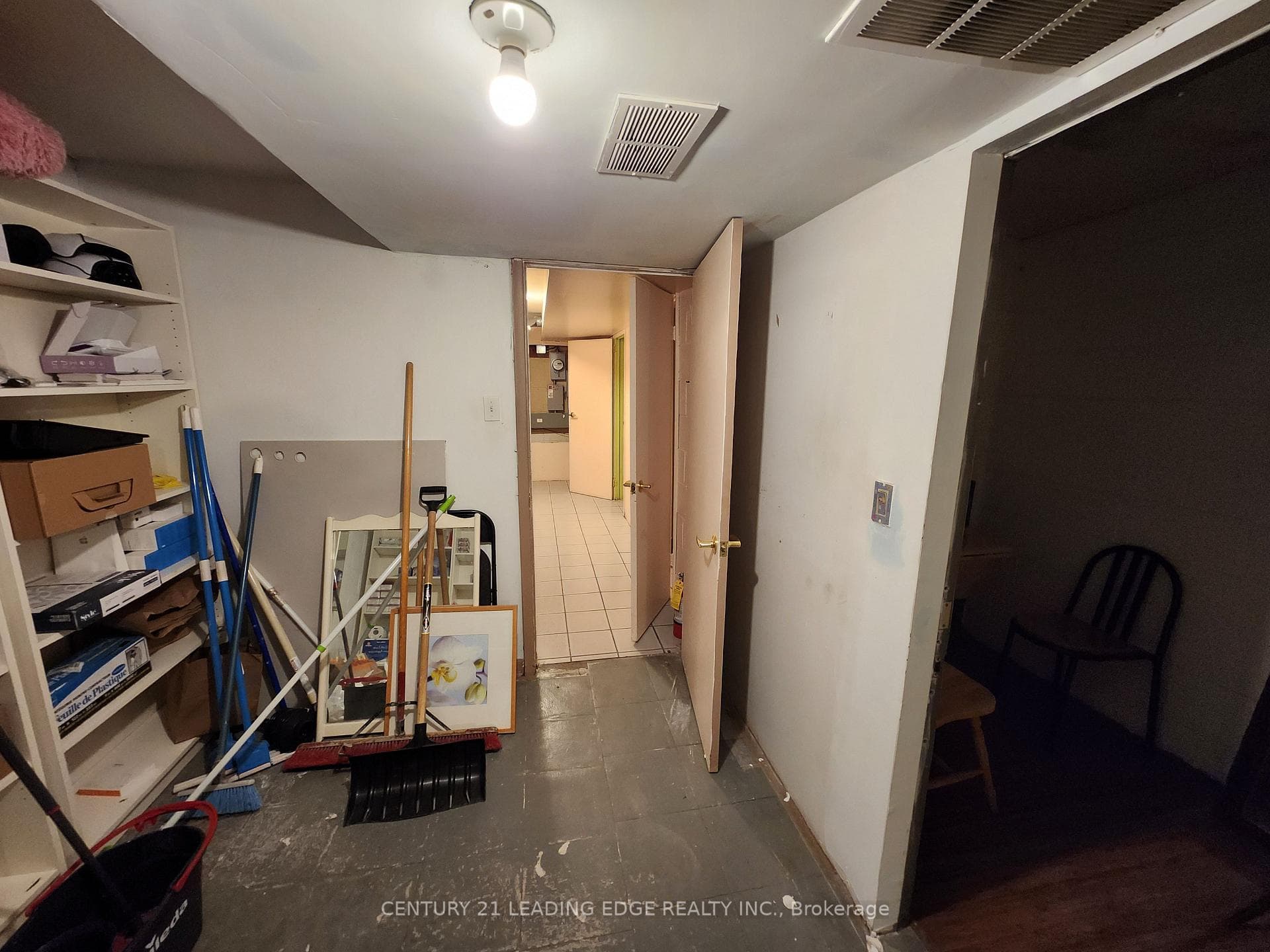 2193 Queen Street Unit Main Fl photo 18
