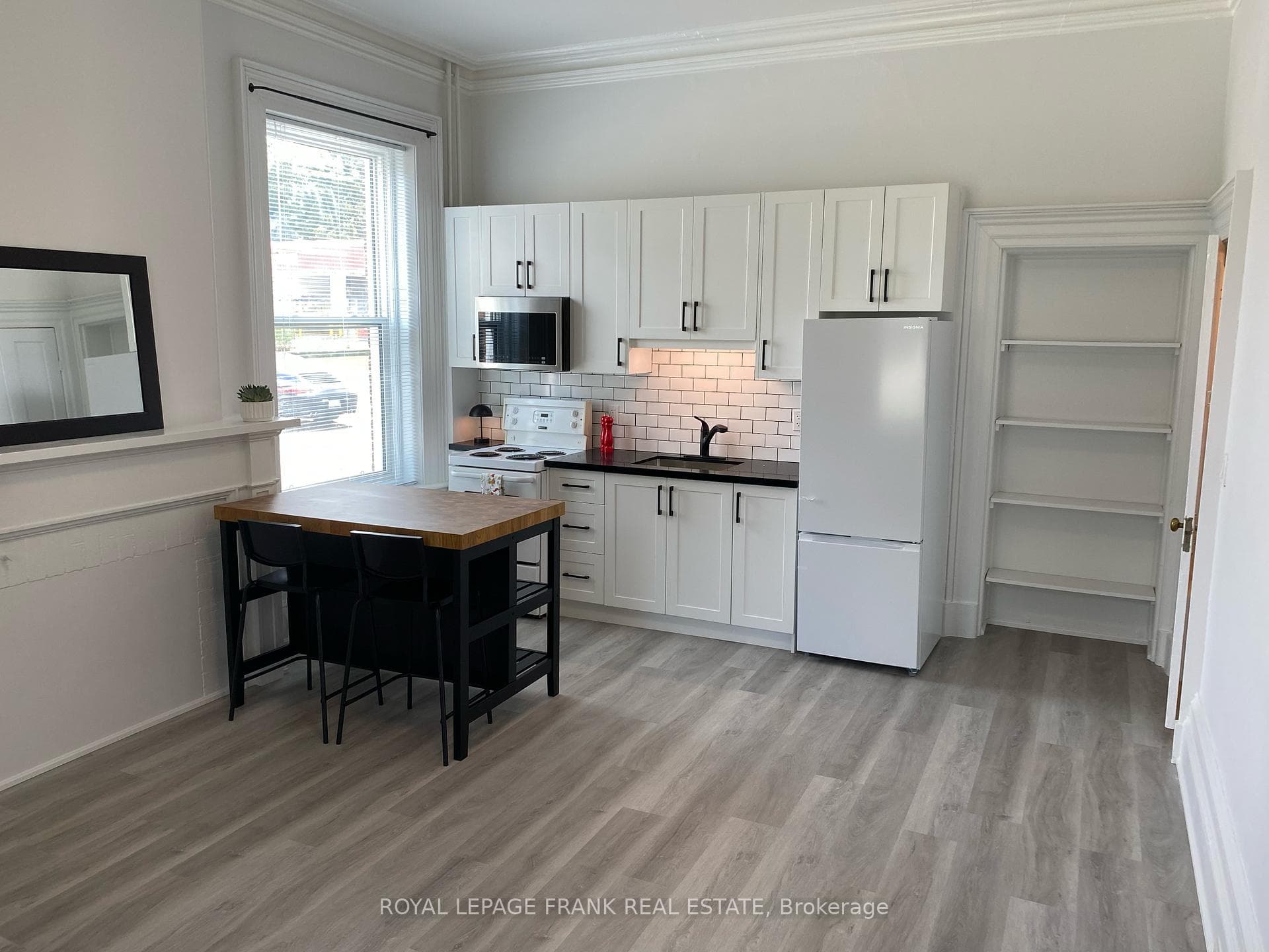859 Dundas Street Unit 1 photo 3