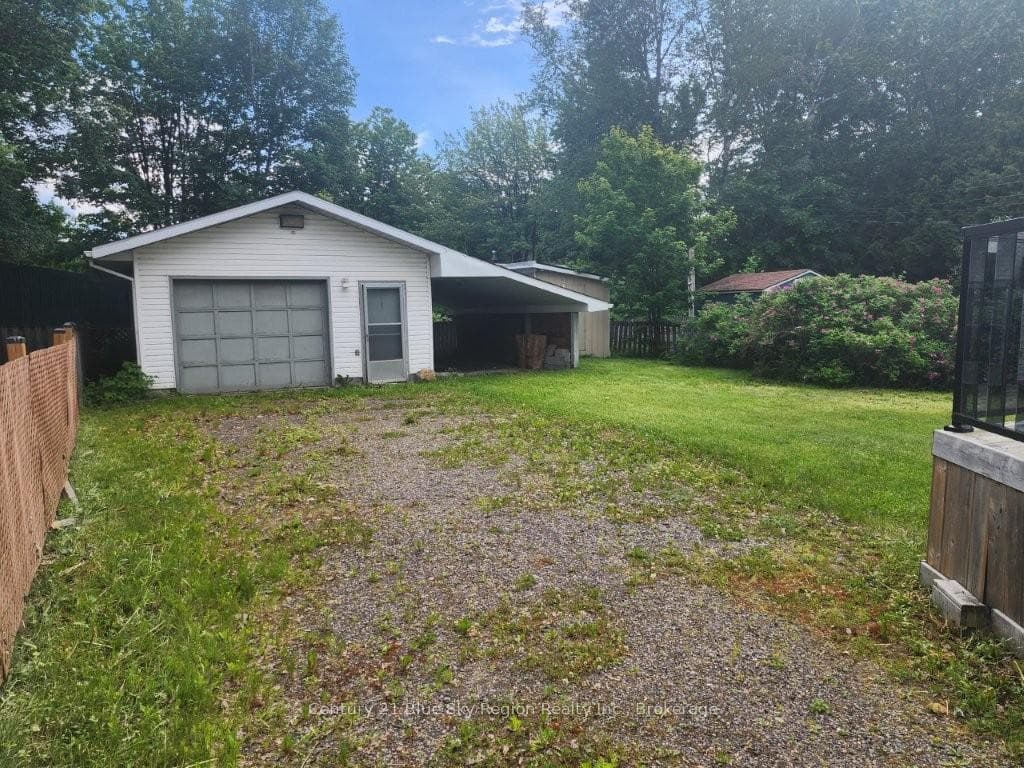 677 Tackaberry Drive photo 3
