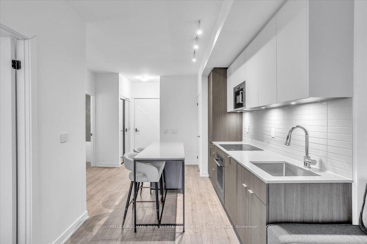 215 Lakeshore Road Unit 205 photo 15