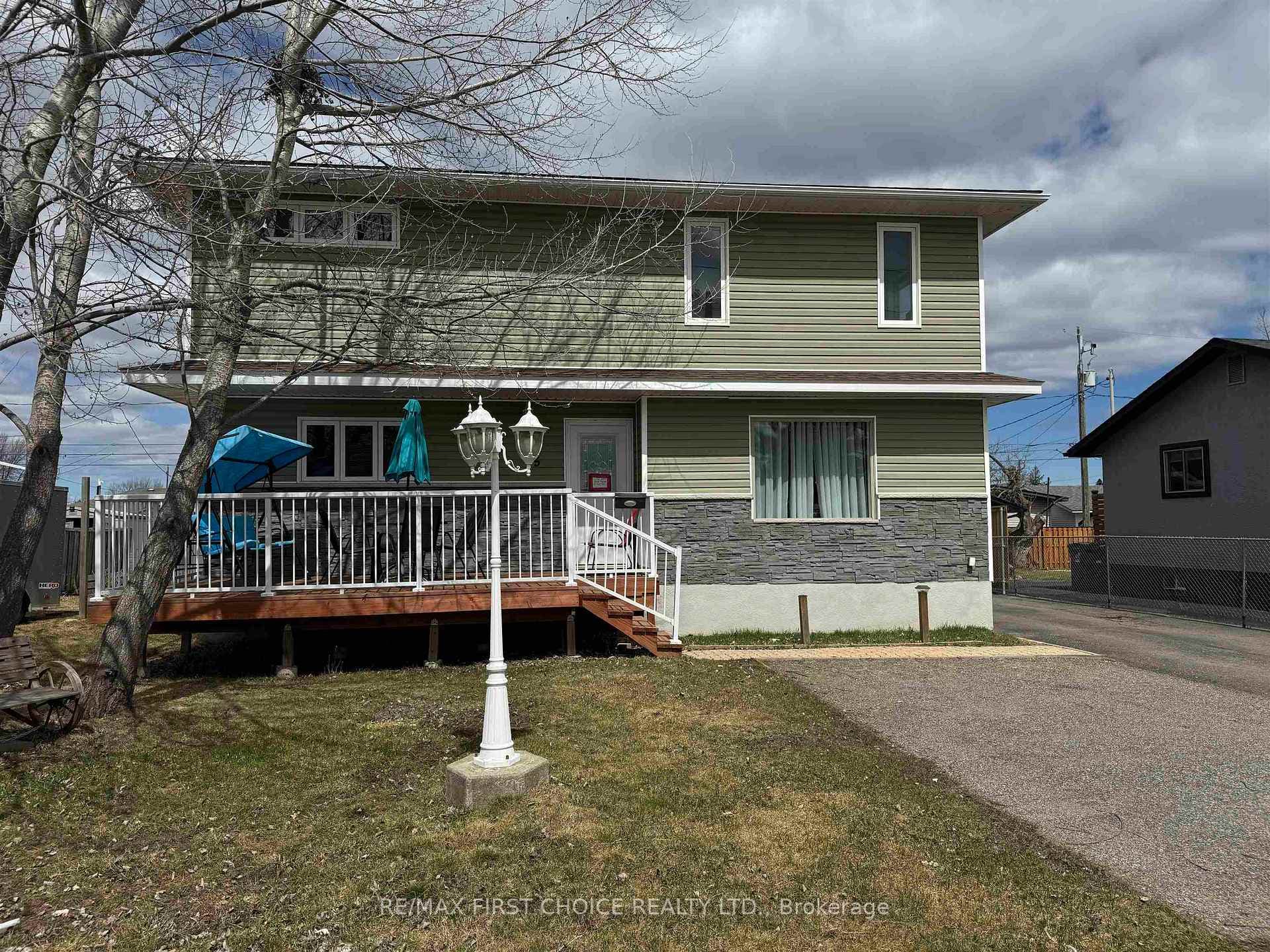 125 Walsh Street photo 1