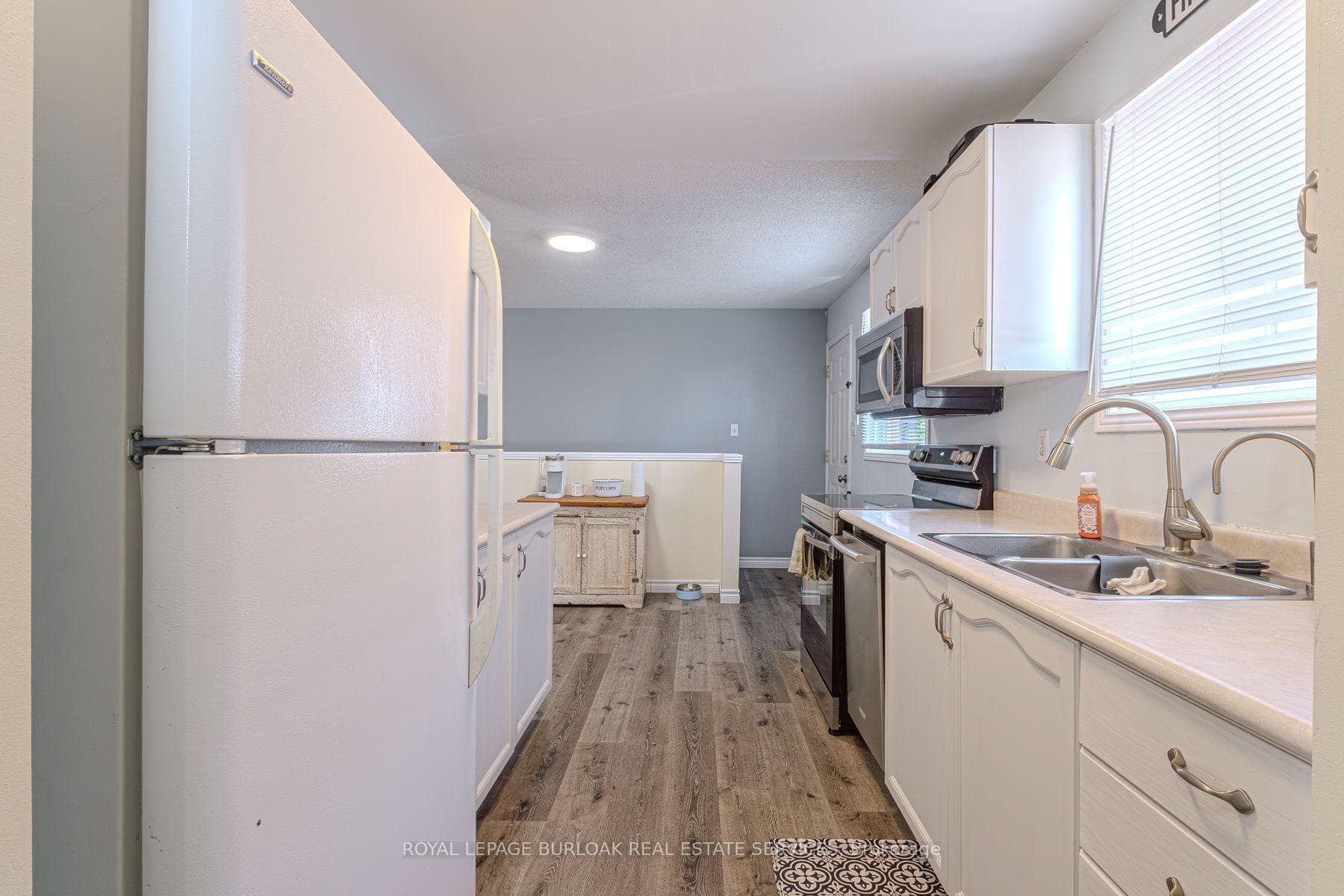 8 Ivy Crescent photo 10
