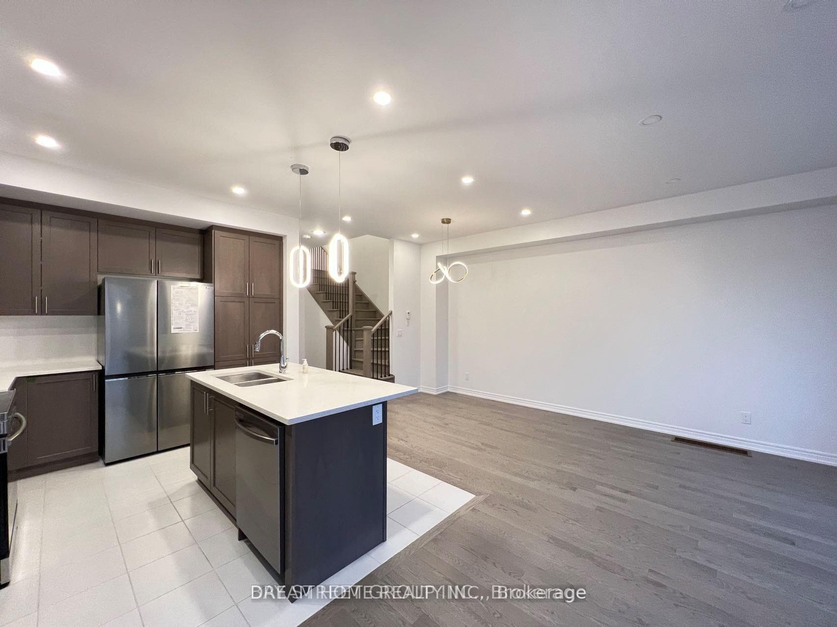 8 Brofarm Lane photo 5