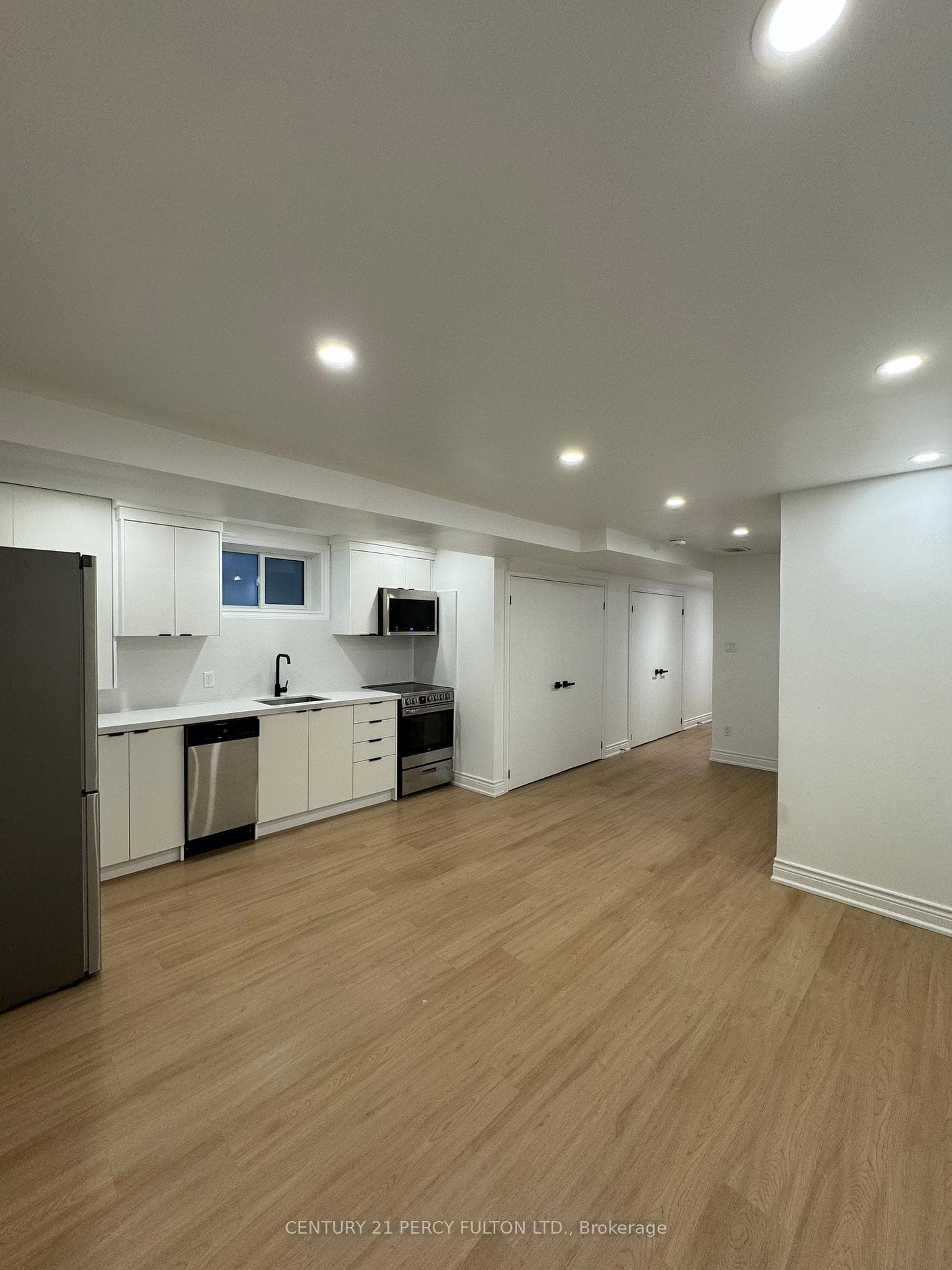 382 Lansdowne Avenue Unit Lower photo 3