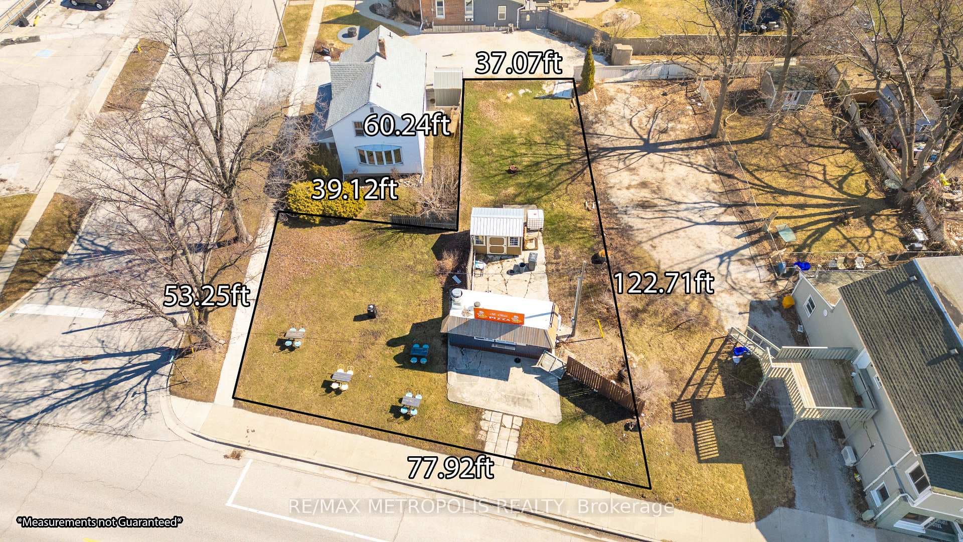 1522 St Clair Parkway photo 2