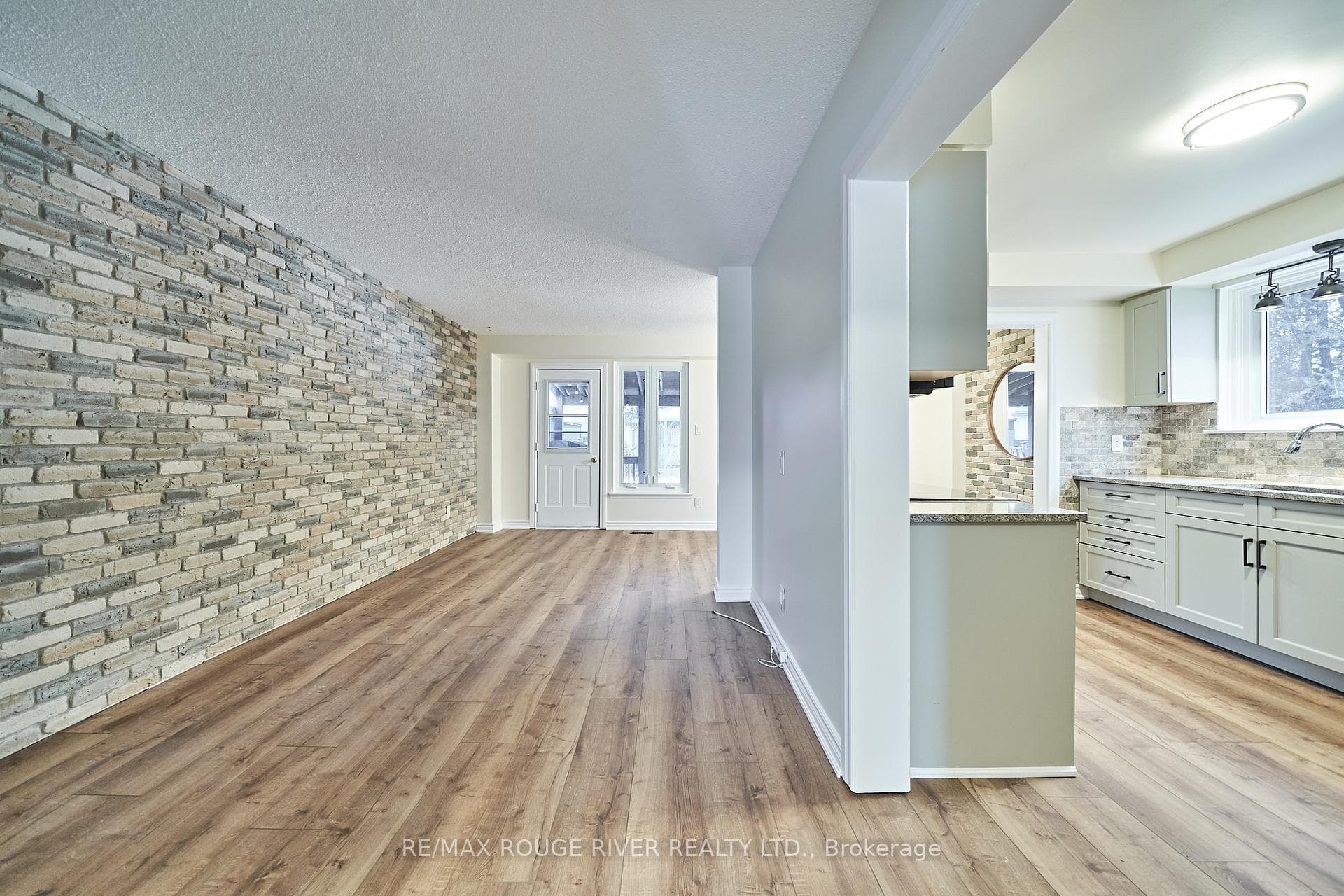 632 Balsam Crescent photo 4