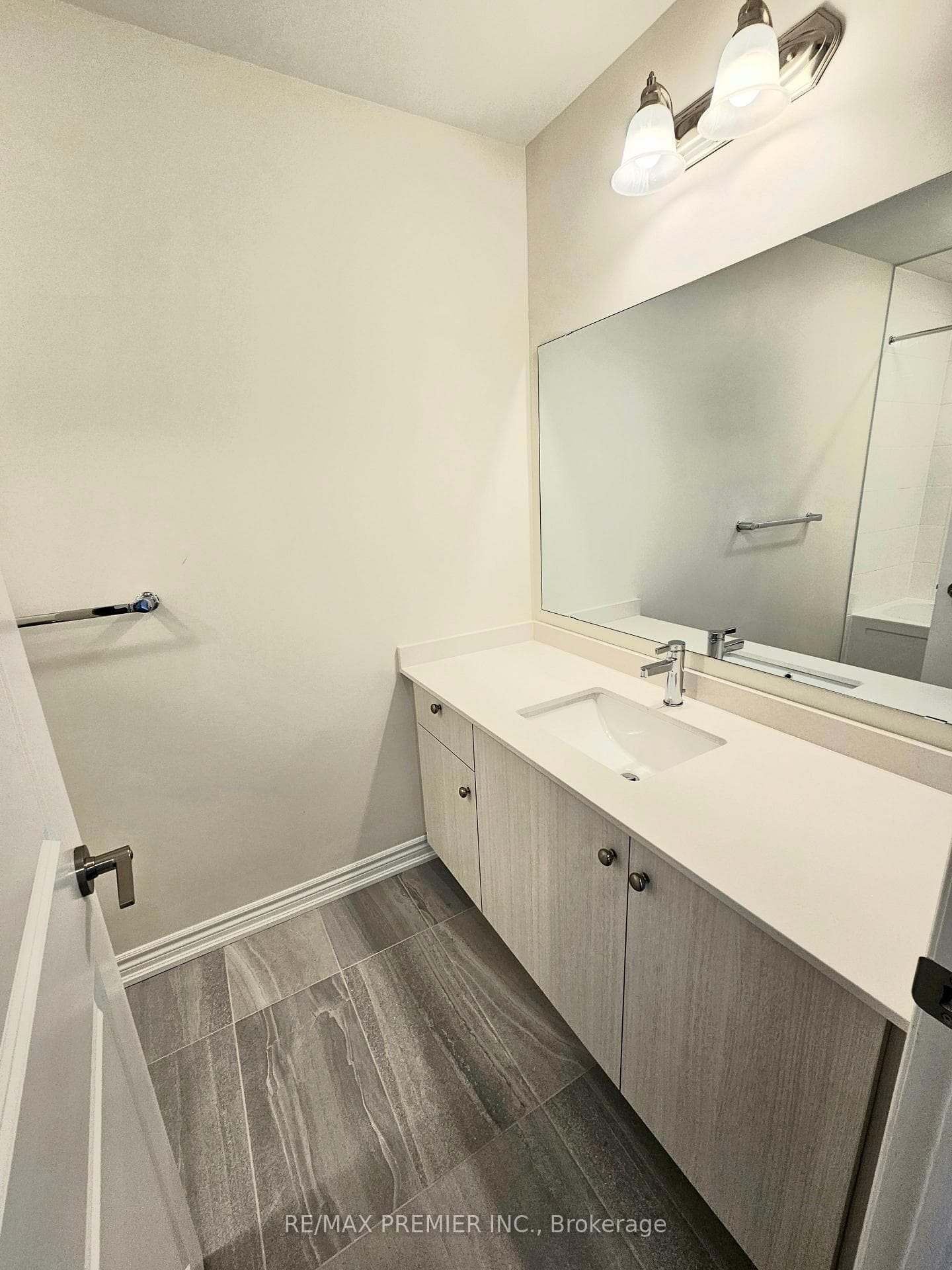 64 Phoenix Boulevard photo 16