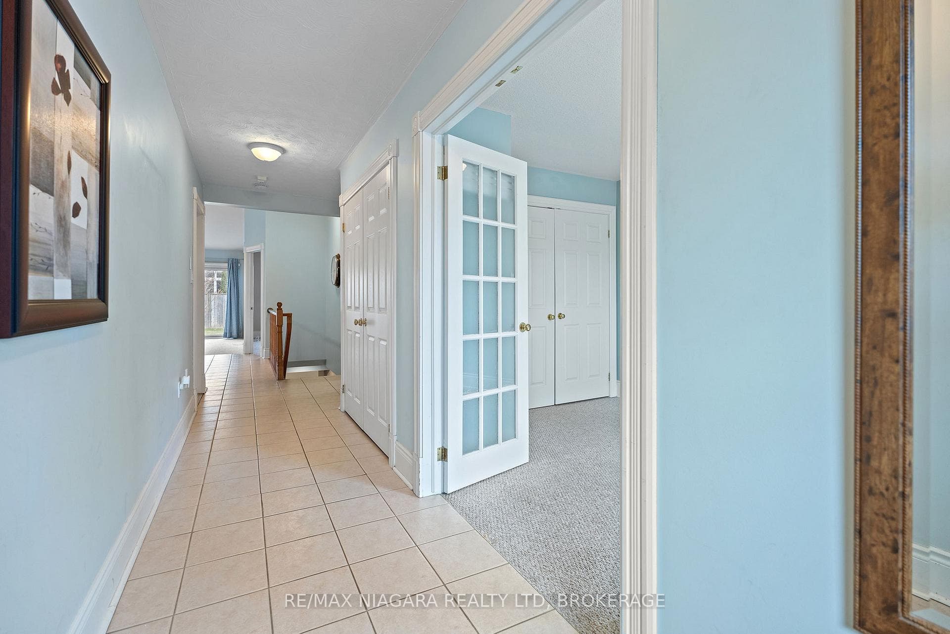 6191 Shane Crescent photo 3