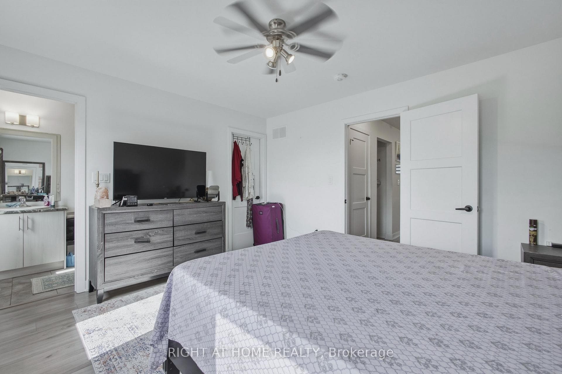 15 Hay Lane photo 17