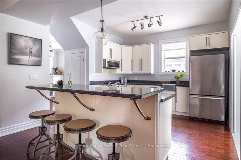17 Stanley Avenue photo 15