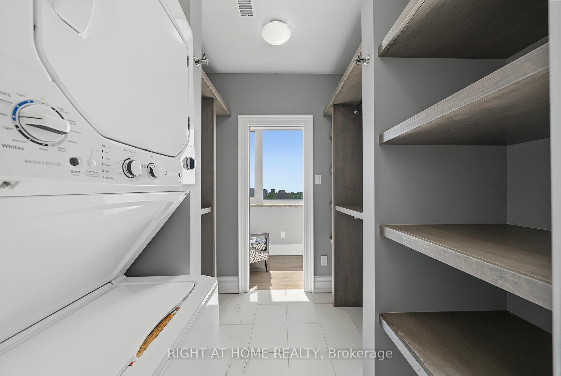 20 Speers Road Unit 1206 photo 17