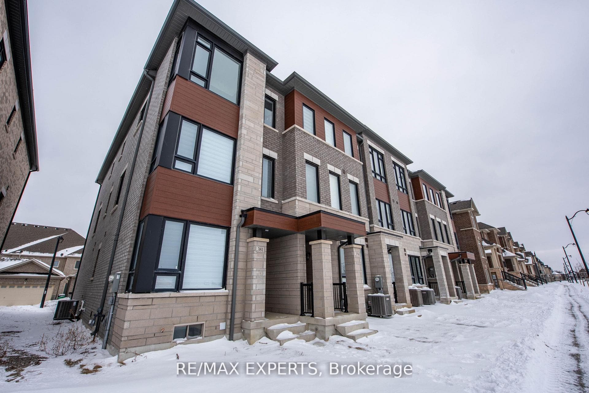 381 Inspire Boulevard photo 3