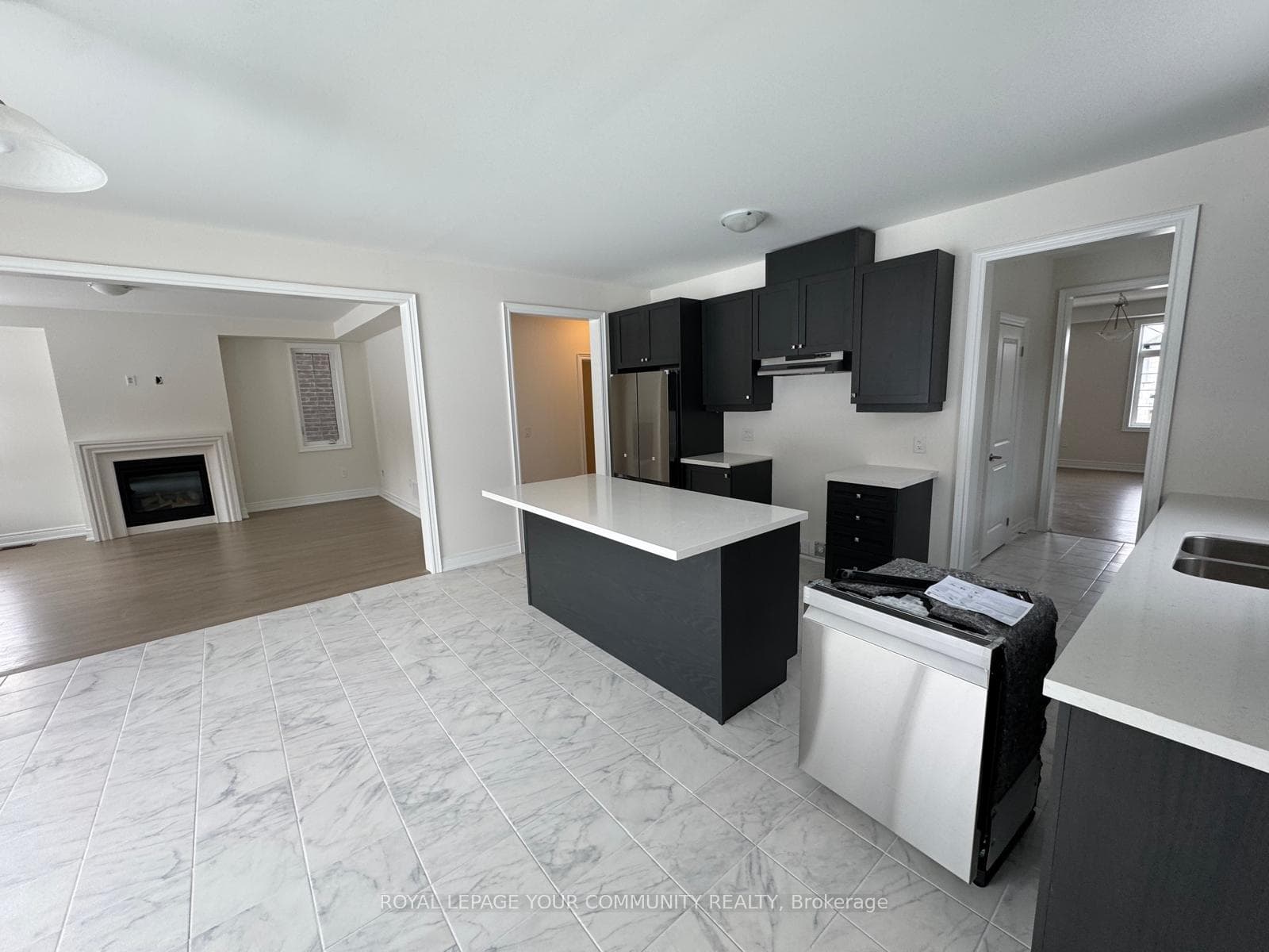 181 Rowe (Main Floor) Street photo 3