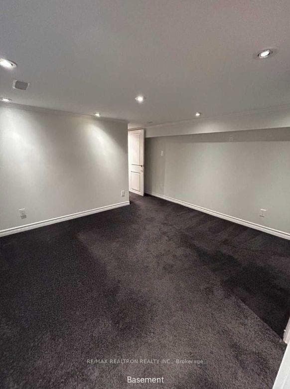 16 Henning Avenue photo 11