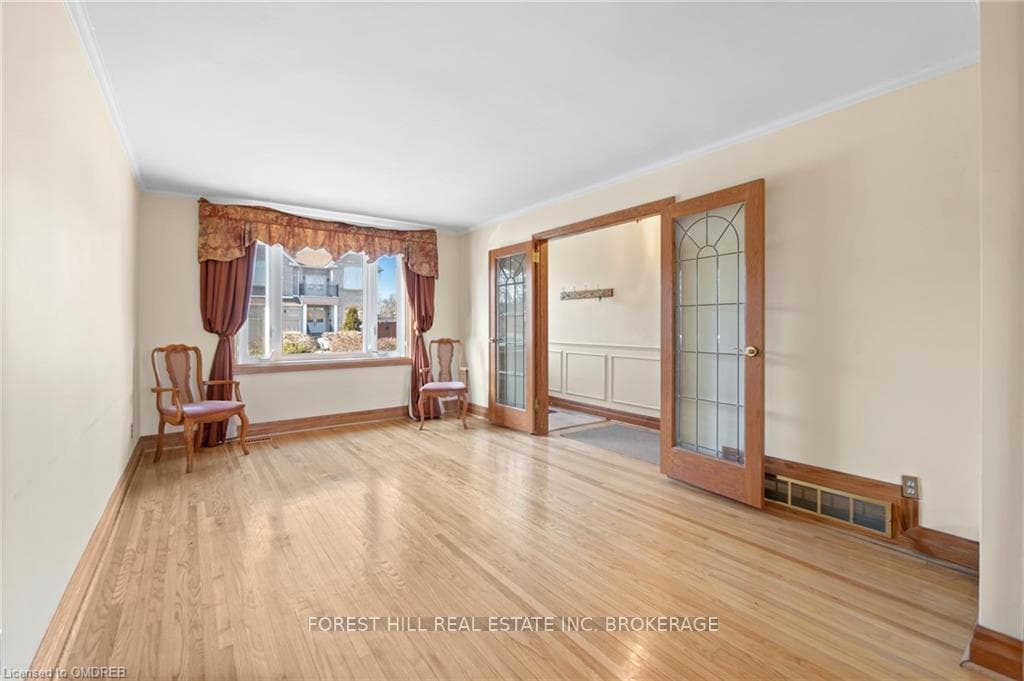 6934 JUSTINE Drive photo 3