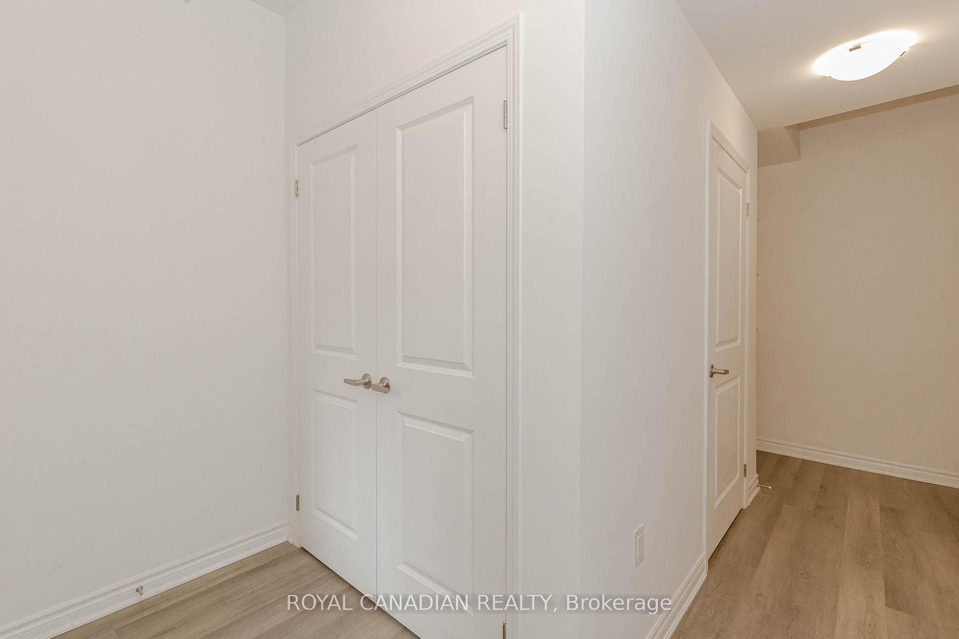 1519 Moira Crescent photo 5