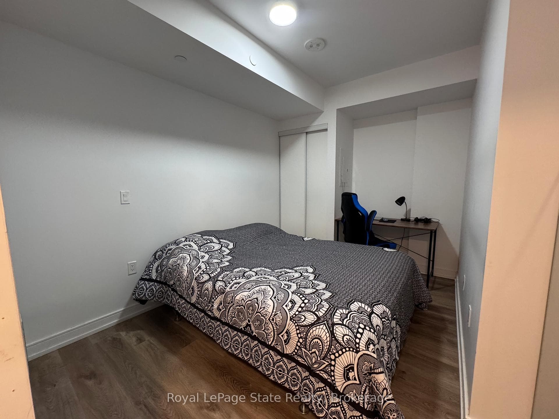 1 Jarvis Street Unit 401 photo 4