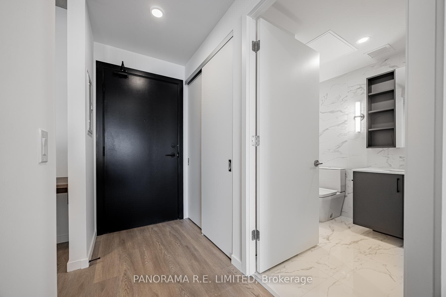 689 The Queensway N/A Unit 415 photo 21
