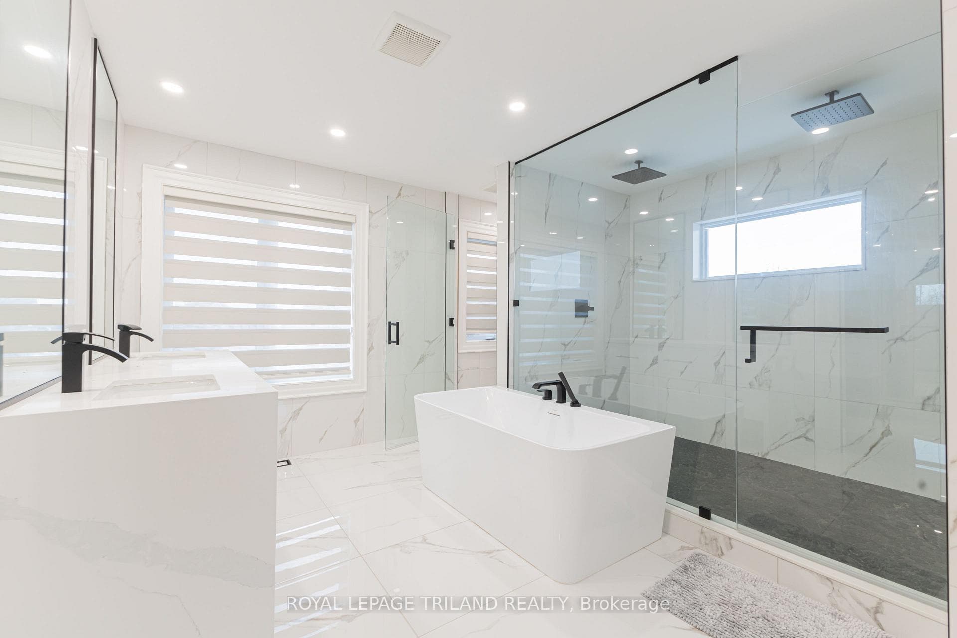 6 piece ensuite bath with master