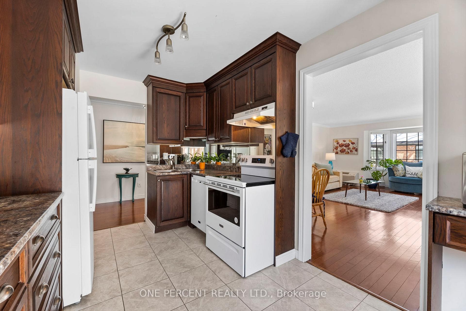3-605 Whitaker Street photo 9