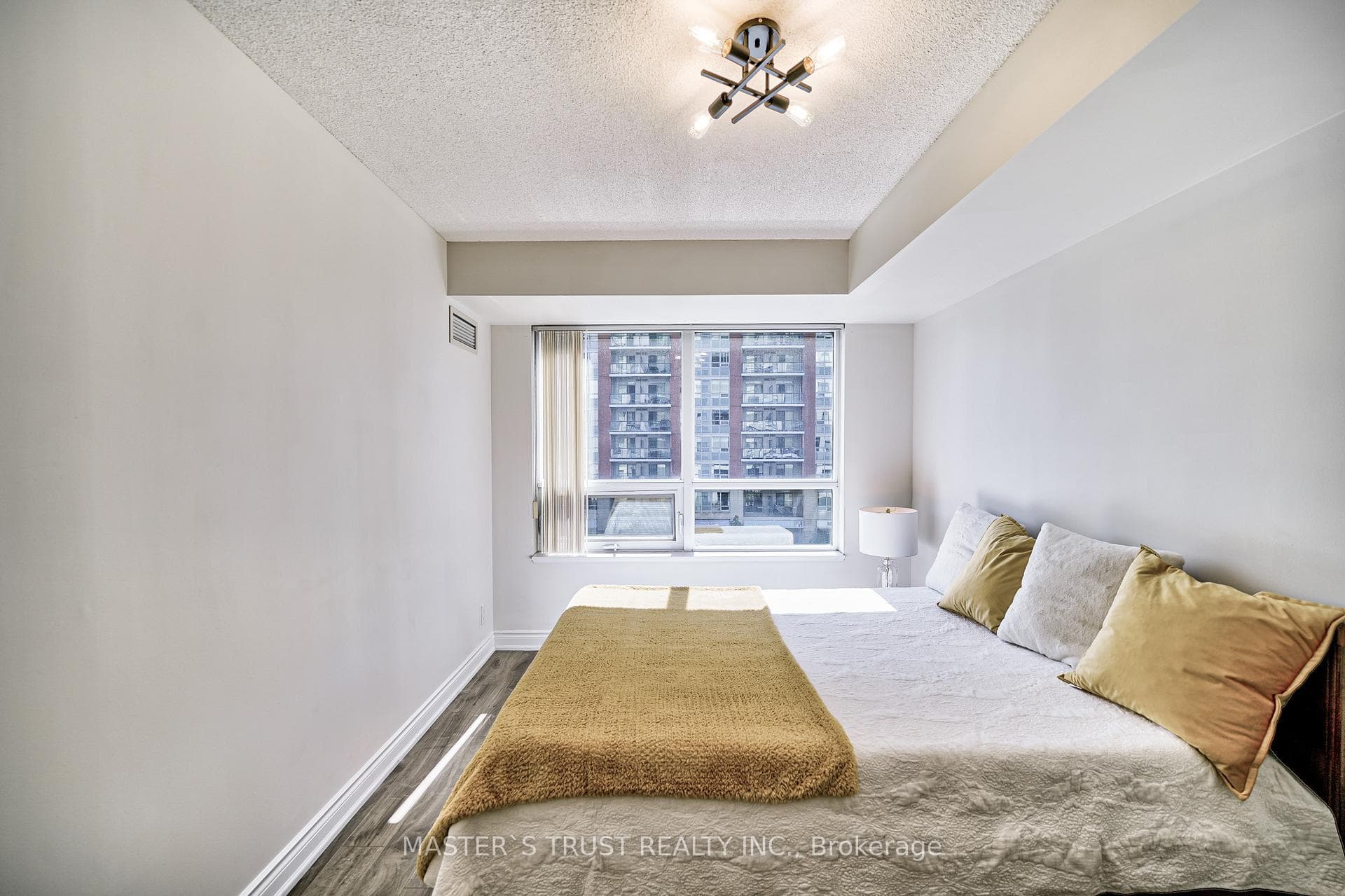 55 South Town Centre Boulevard Unit 506 photo 17