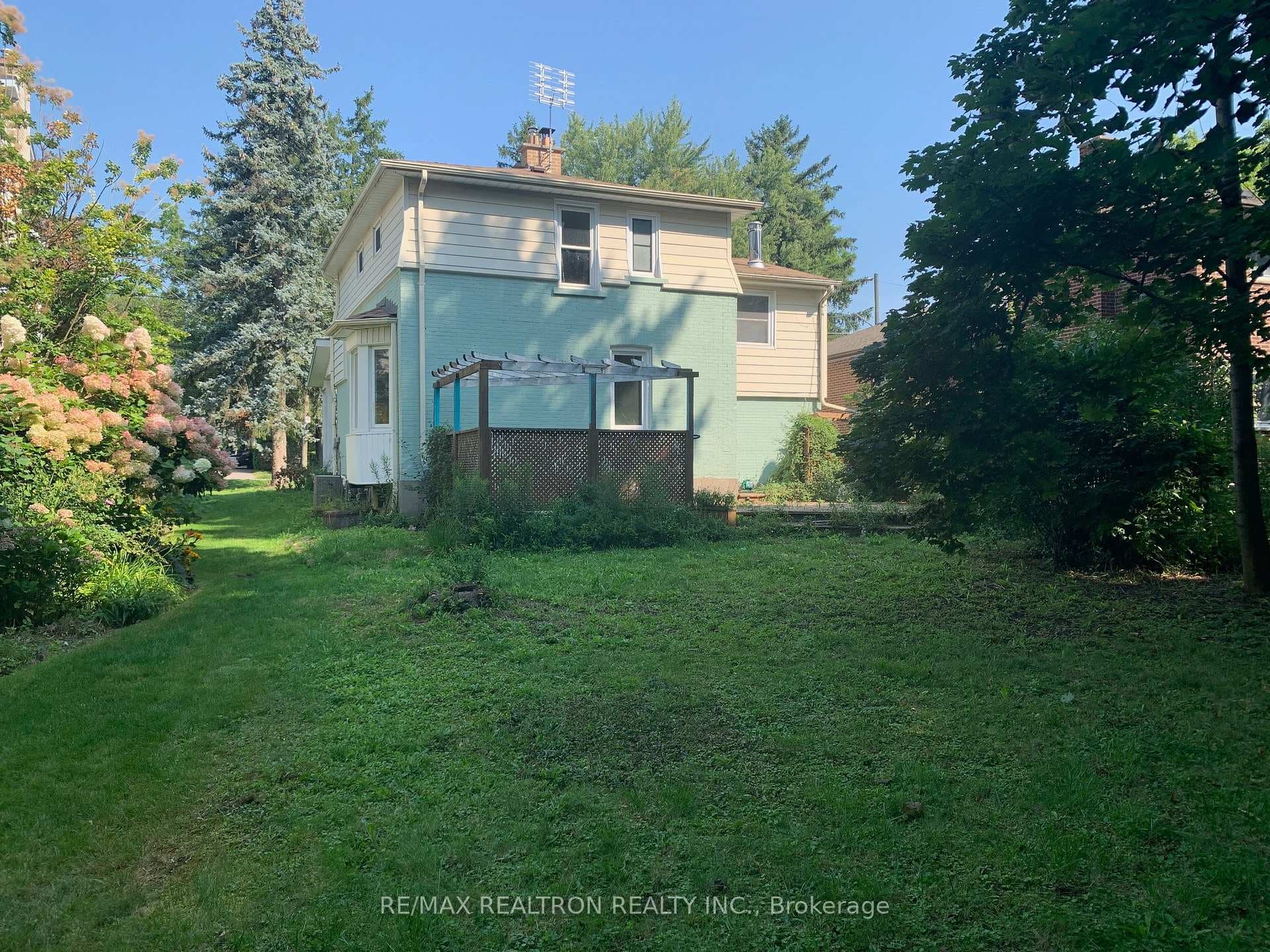 222 Richmond Street photo 4