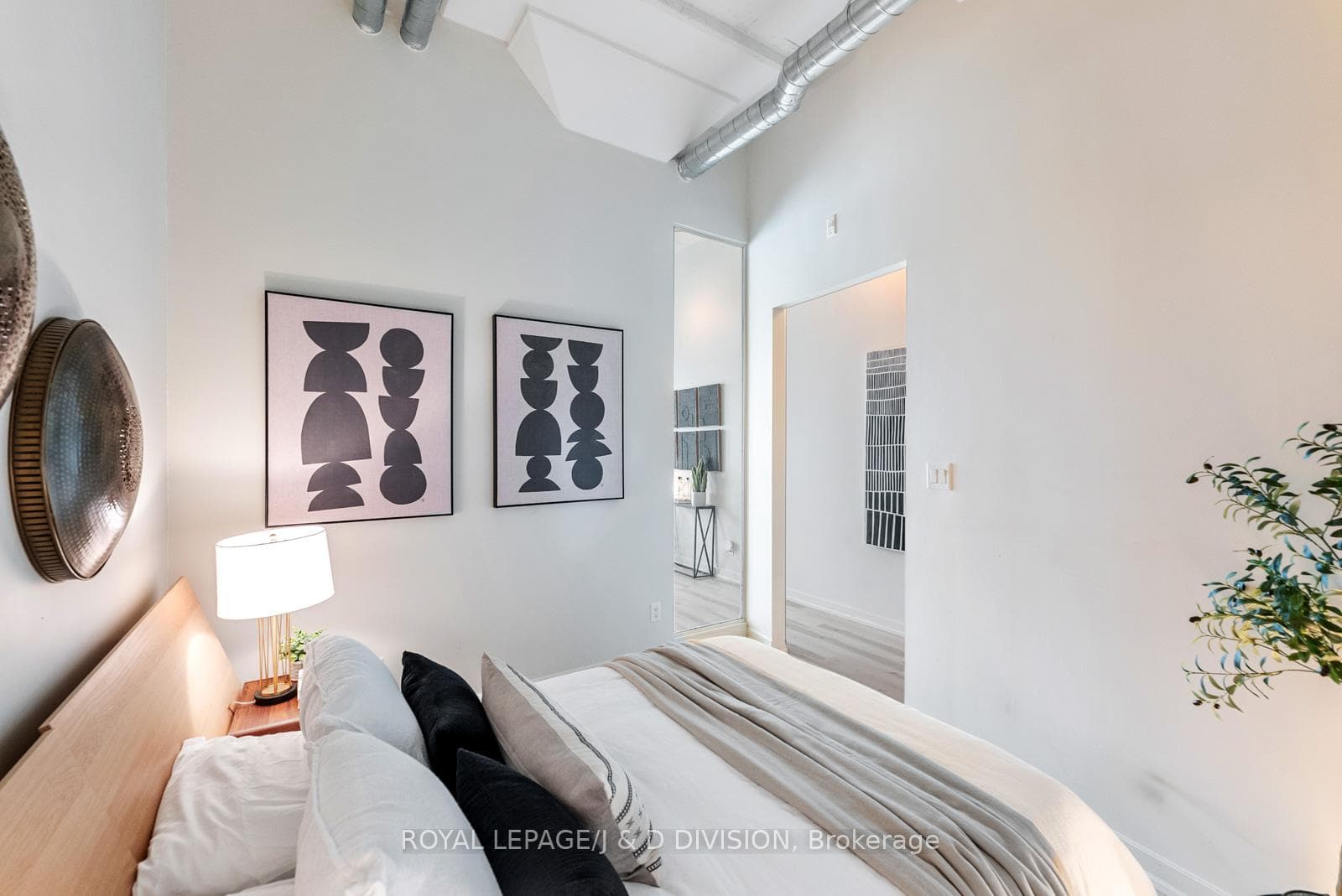 380 Macpherson Avenue Unit 324 photo 11
