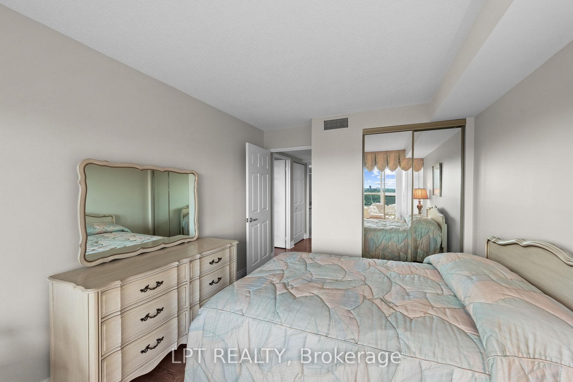 1510 Riverside Drive Unit 1505 photo 28