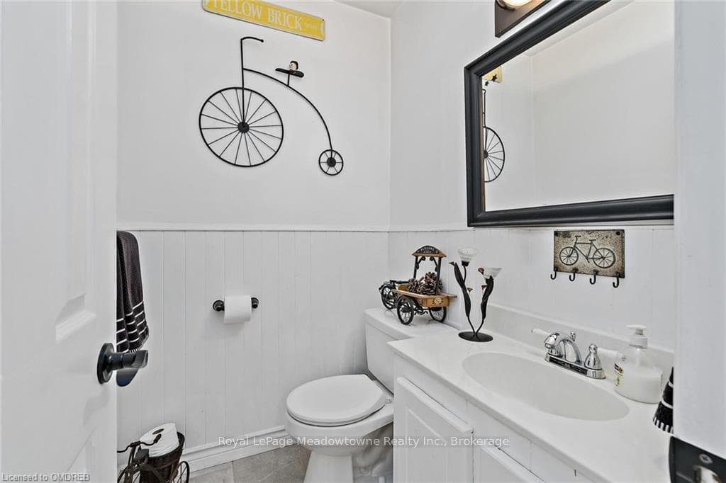 6 BAYLOR Crescent photo 12