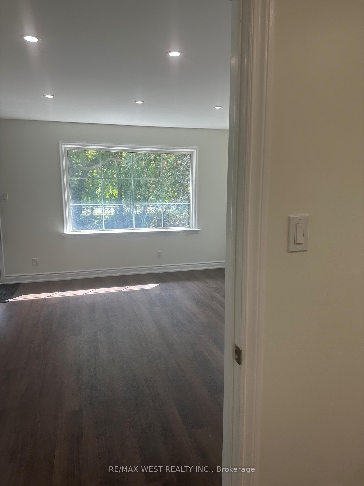 6398 Kingston Road photo 13